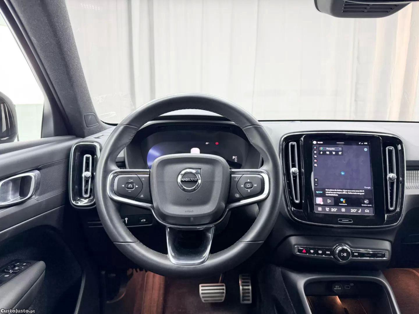 Volvo XC 40 Recharge plus — fotografia 7