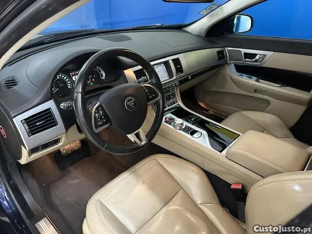 Jaguar XF 3.0 D V6 Premium Luxury — fotografia 10