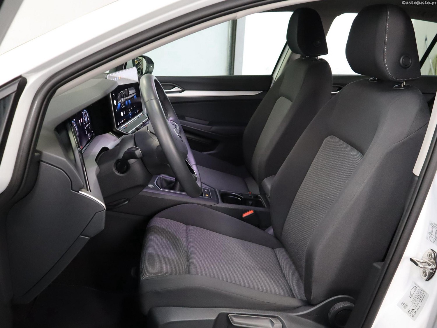 Volkswagen Golf 1.5 TSI Urban — fotografia 14