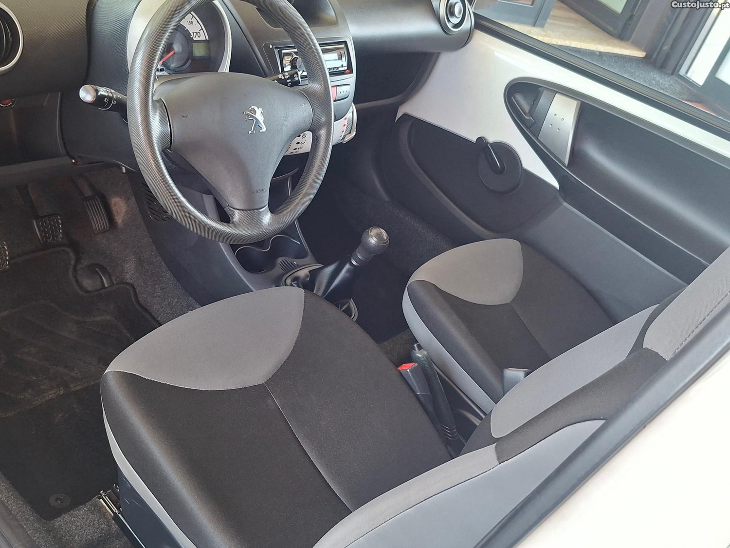 Peugeot 107 1.0 — fotografia 2