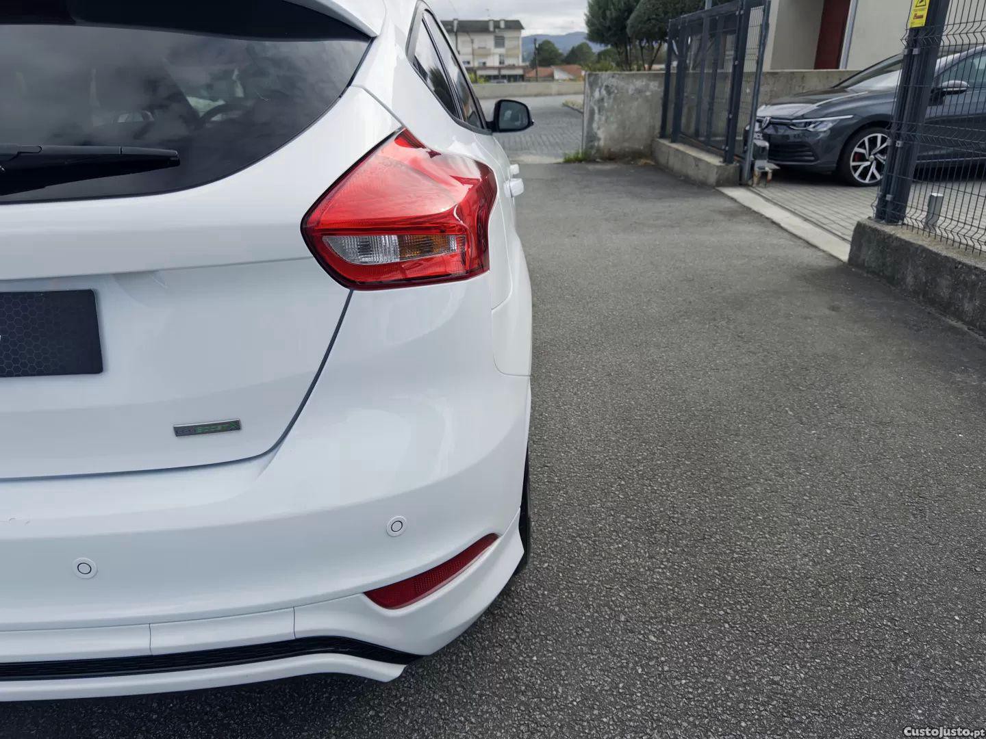 Ford Focus 1.0 ecoboost st-line — fotografia 6