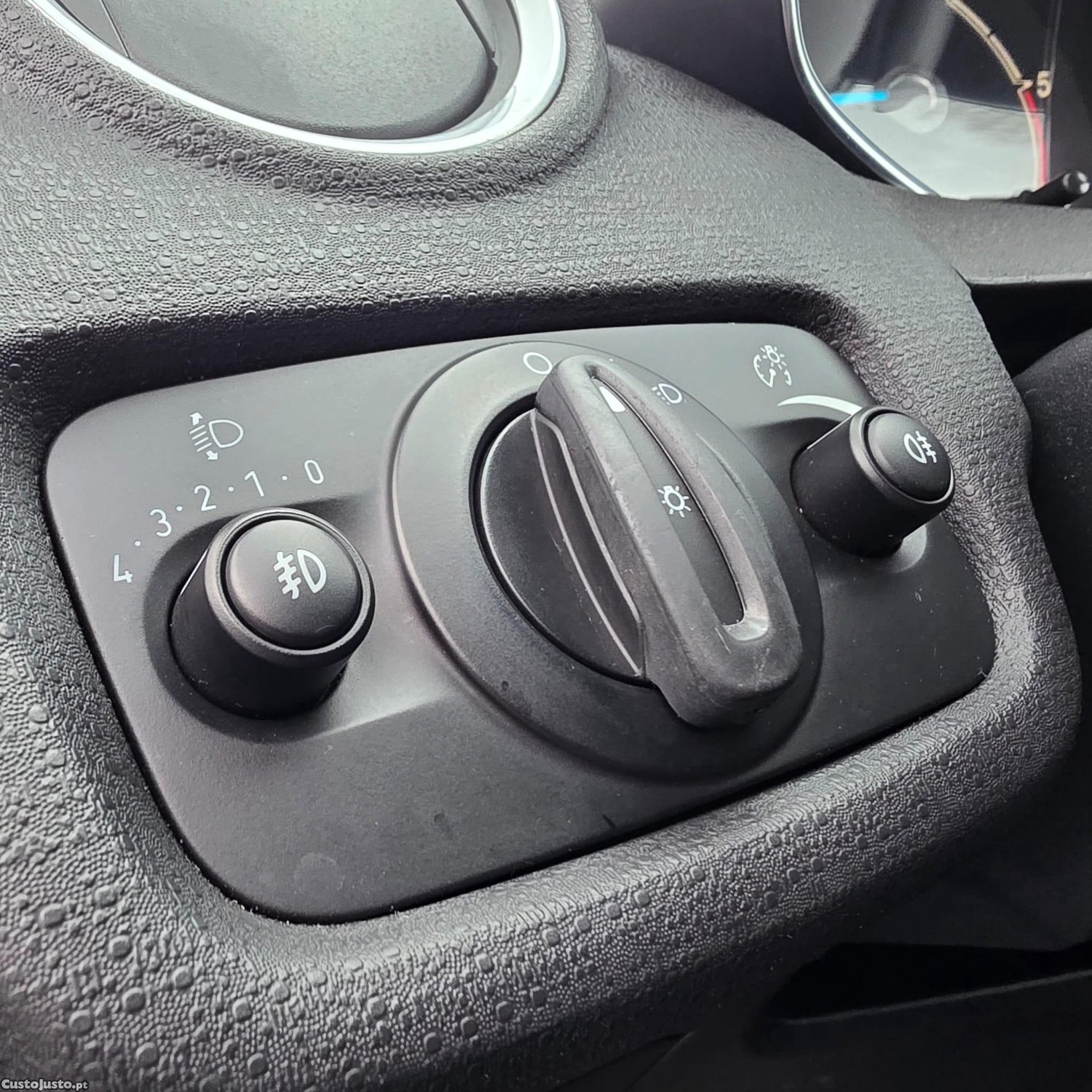 Ford Fiesta 1.5 TDCi Titanium — fotografia 8