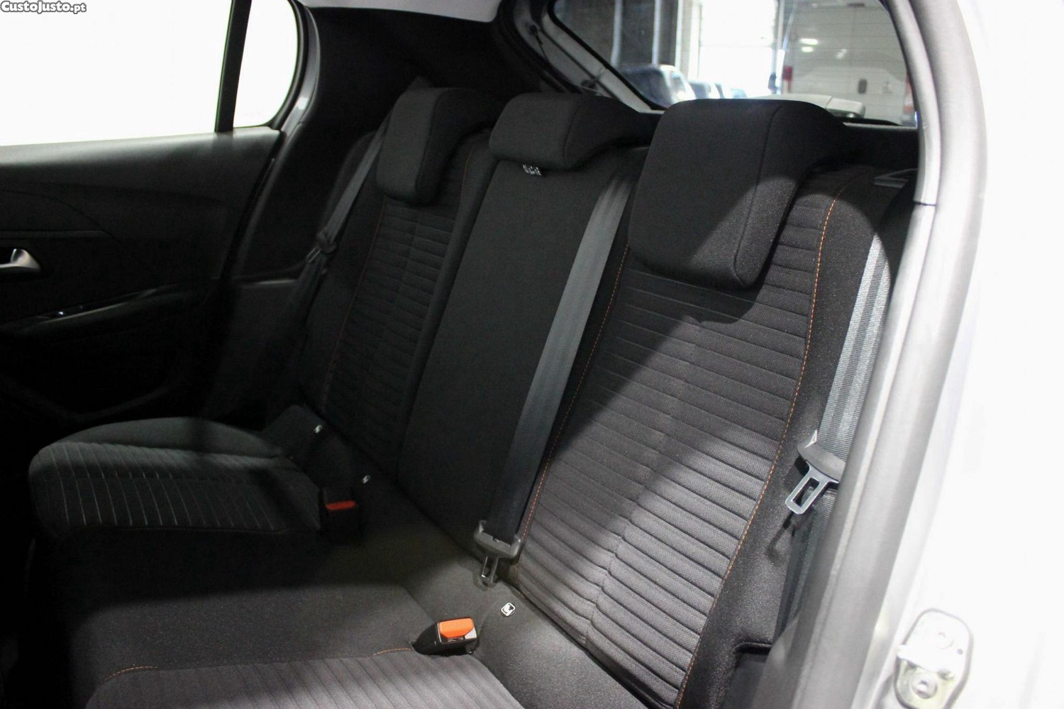 Peugeot 208 1.2 PureTech Allure — fotografia 12