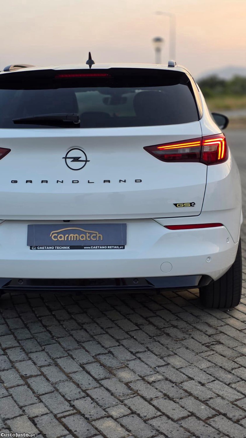 Opel Grandland GSe Plug-in Hybrid4 | 300cv | 4x4 — fotografia 6