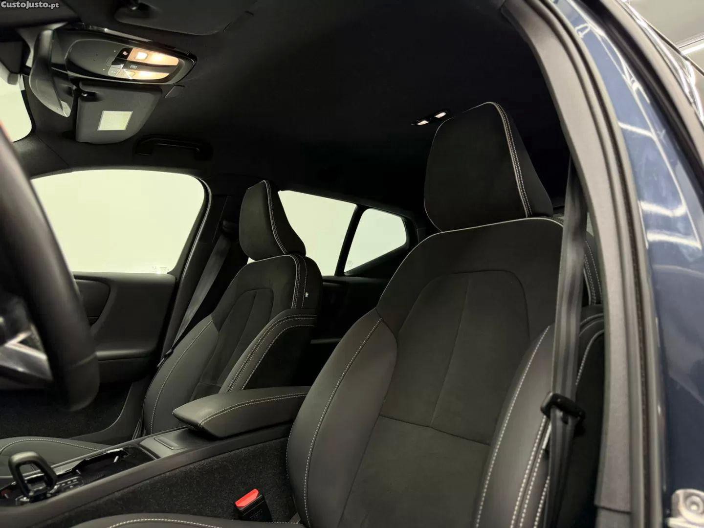 Volvo XC 40 Recharge plus — fotografia 5