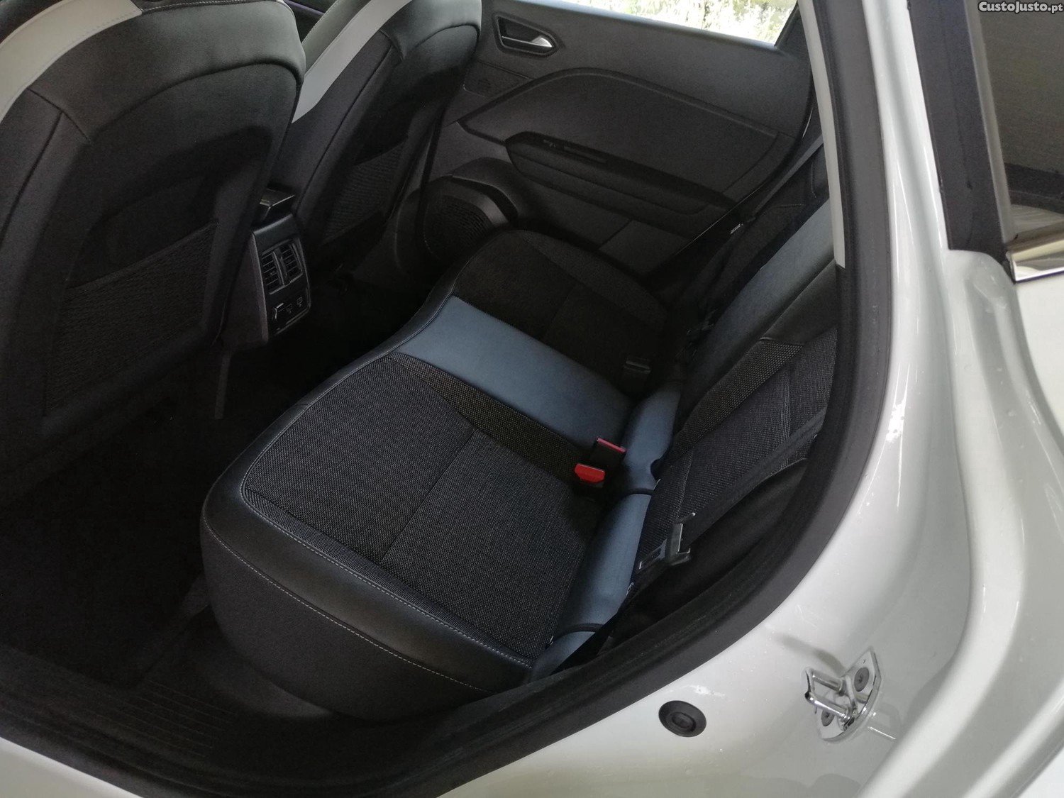 Renault Captur 1.0 TCe Exclusive — photo 4