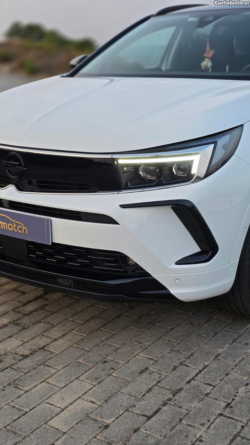 Opel Grandland GSe Plug-in Hybrid4 | 300cv | 4x4 — fotografia 5