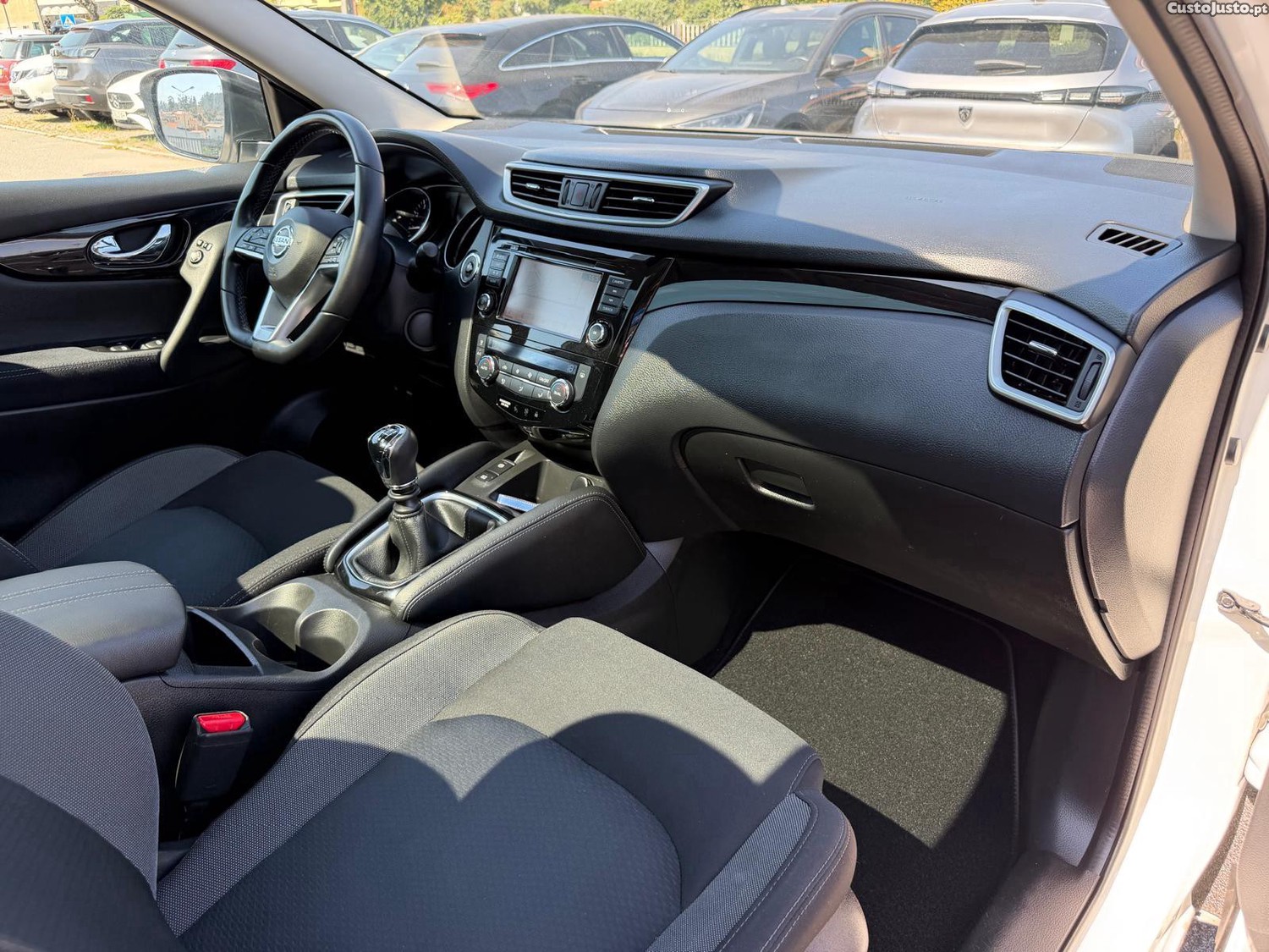 Nissan Qashqai 1.3 DIG-T N-Connecta J18 Led — fotografia 13