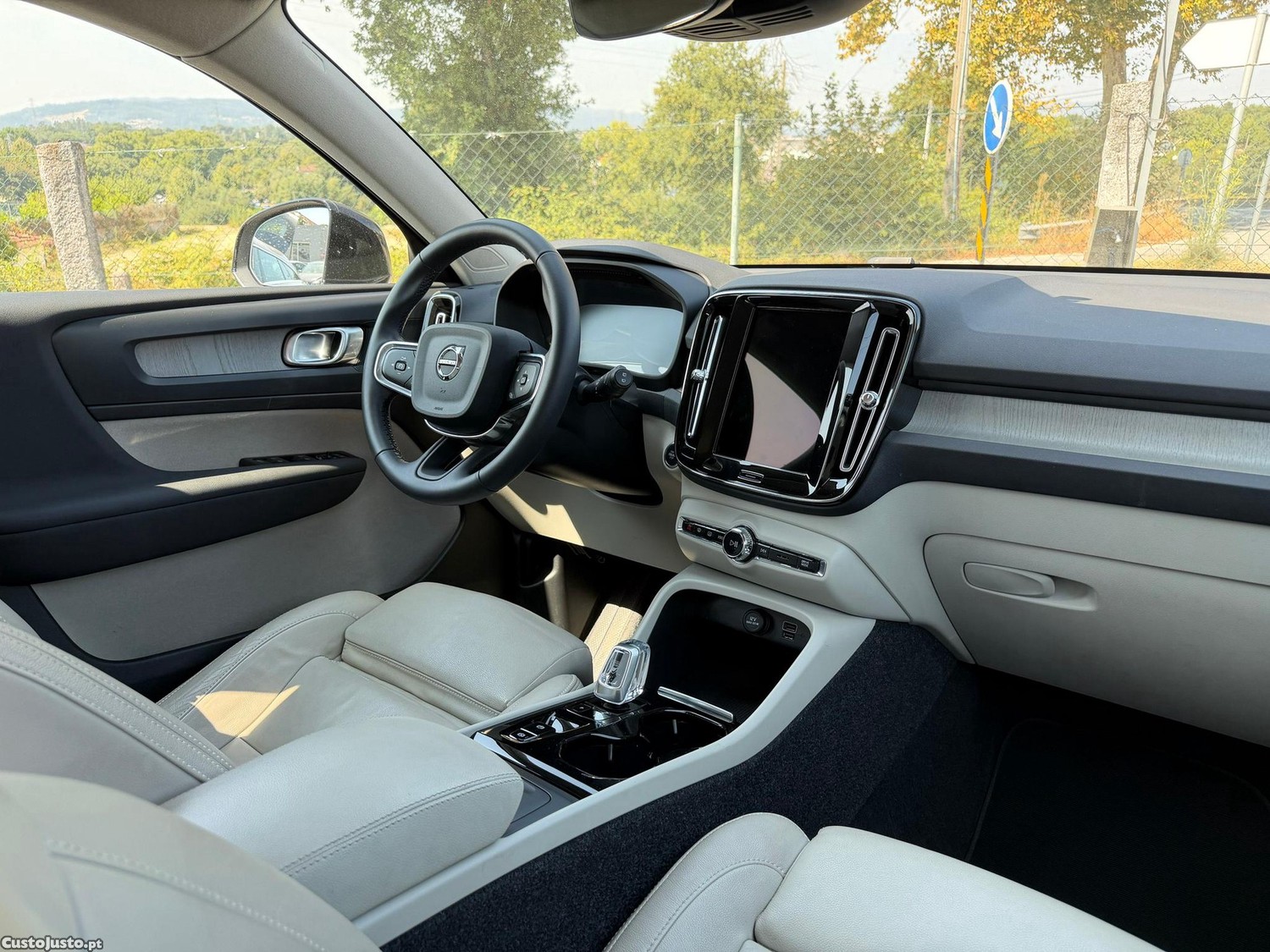 Volvo XC 40 1.5 T3 Momentum Plus Geartronic — fotografia 4