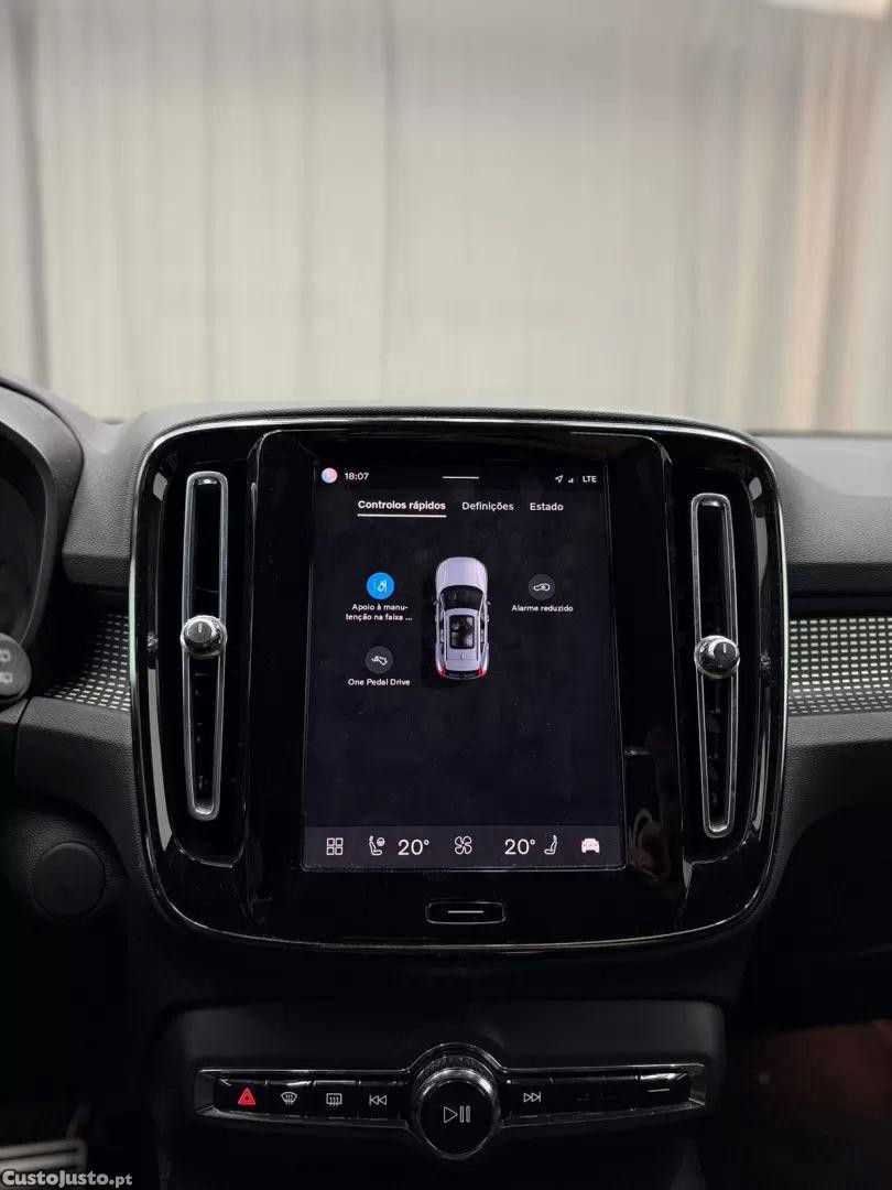 Volvo XC 40 Recharge plus — fotografia 9