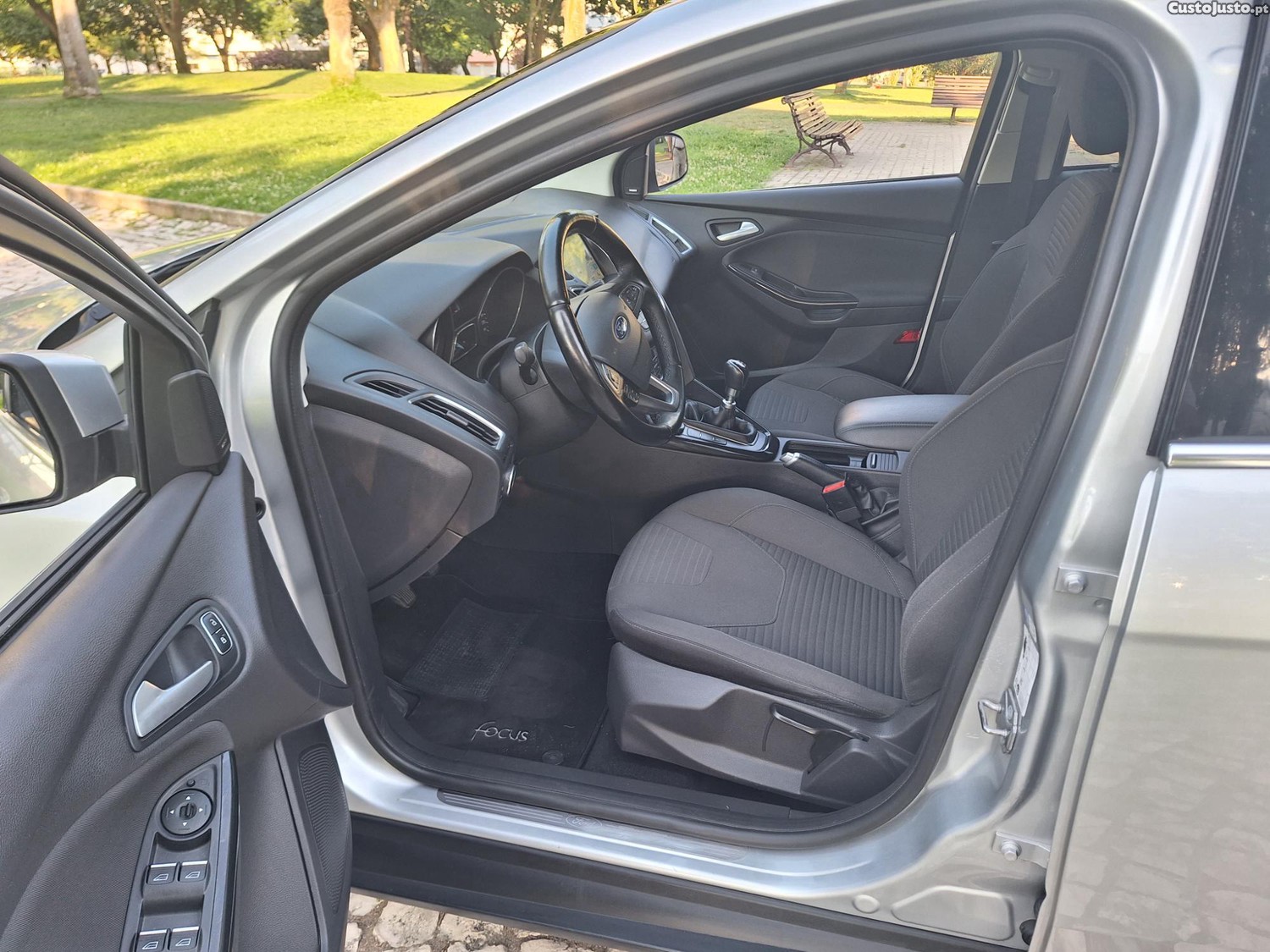 Ford Focus 1500 TDCI Titanium 120 CV — fotografia 9