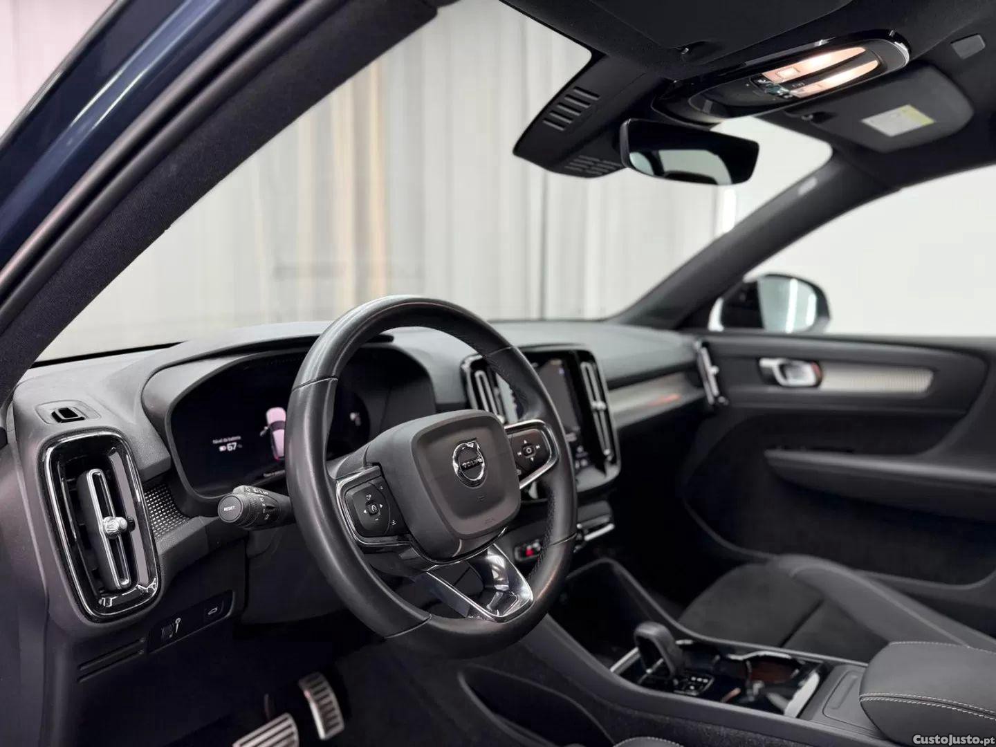 Volvo XC 40 Recharge plus — fotografia 3