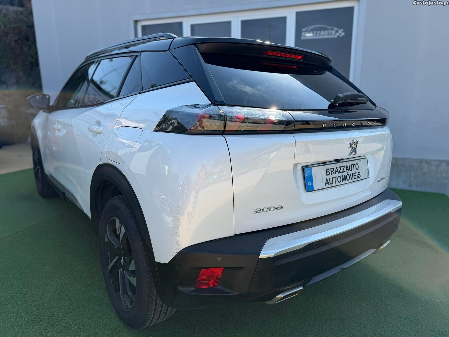 Peugeot 2008 1.2 PureTech GT Line EAT8 — fotografia 13