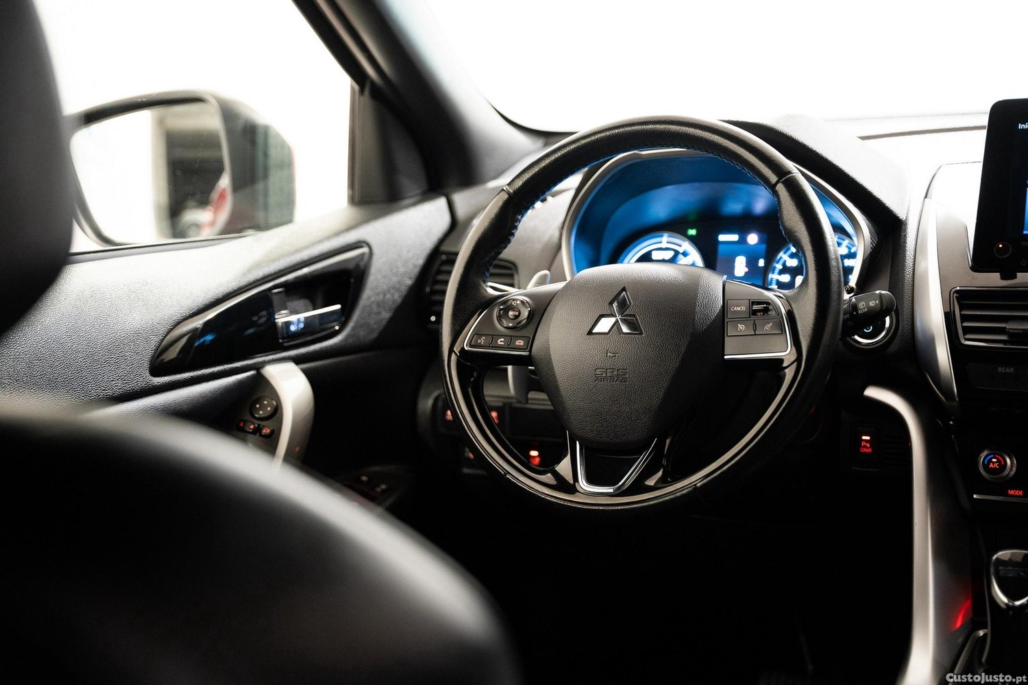 Mitsubishi Eclipse Cross 2.4 PHEV eMotion — fotografia 21