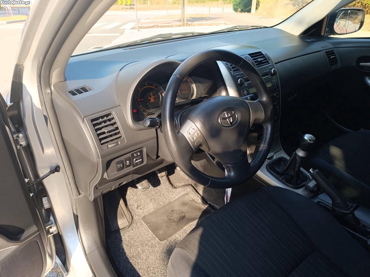 Toyota Corolla 1.4 D-4D — fotografia 5