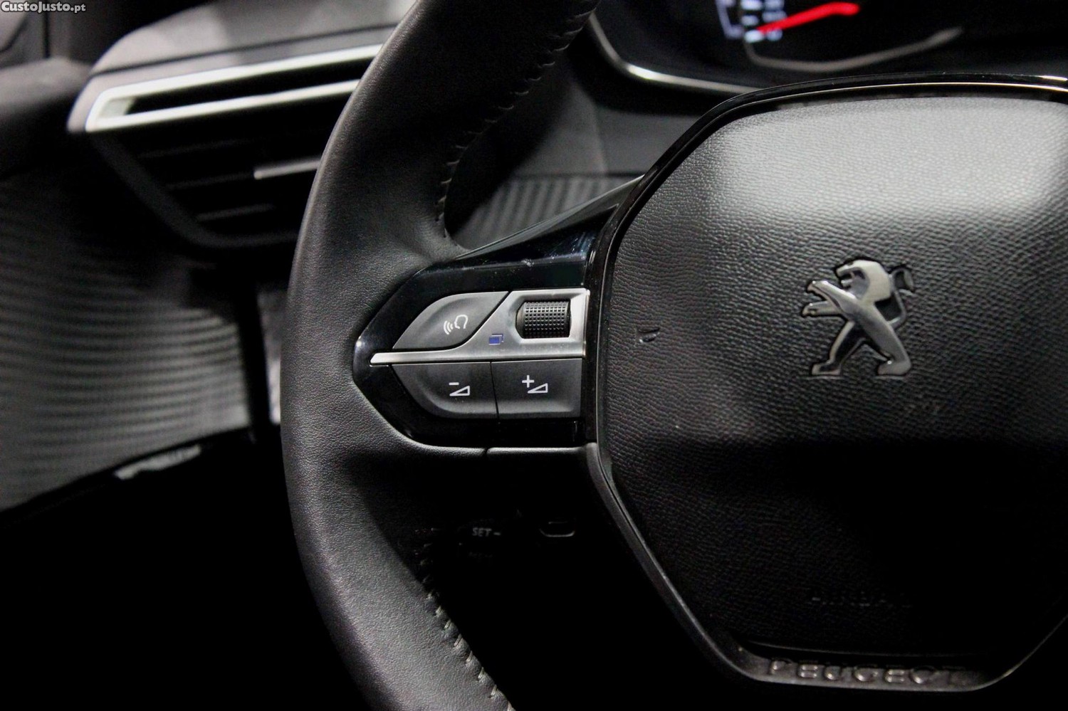 Peugeot 208 1.2 PureTech Allure — fotografia 10