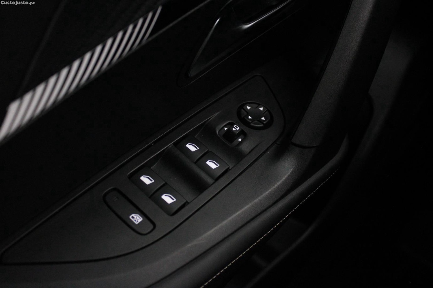 Peugeot e-2008 ALLURE 156CV 54KwH (AUTO) — fotografia 15