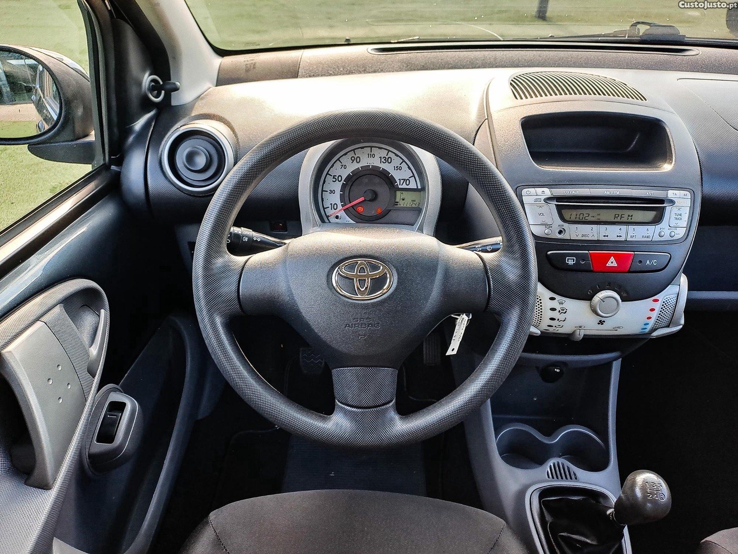 Toyota Aygo 1.0VVT-I 68CV GASOLINA 2010 — fotografia 7