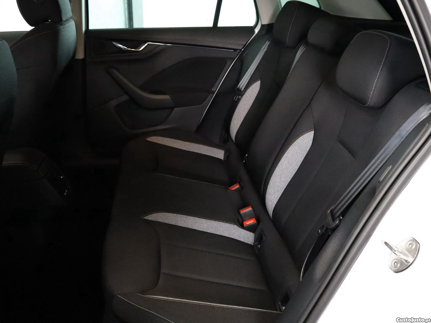 Skoda Kamiq 1.0 TSI Selection DSG — fotografia 13