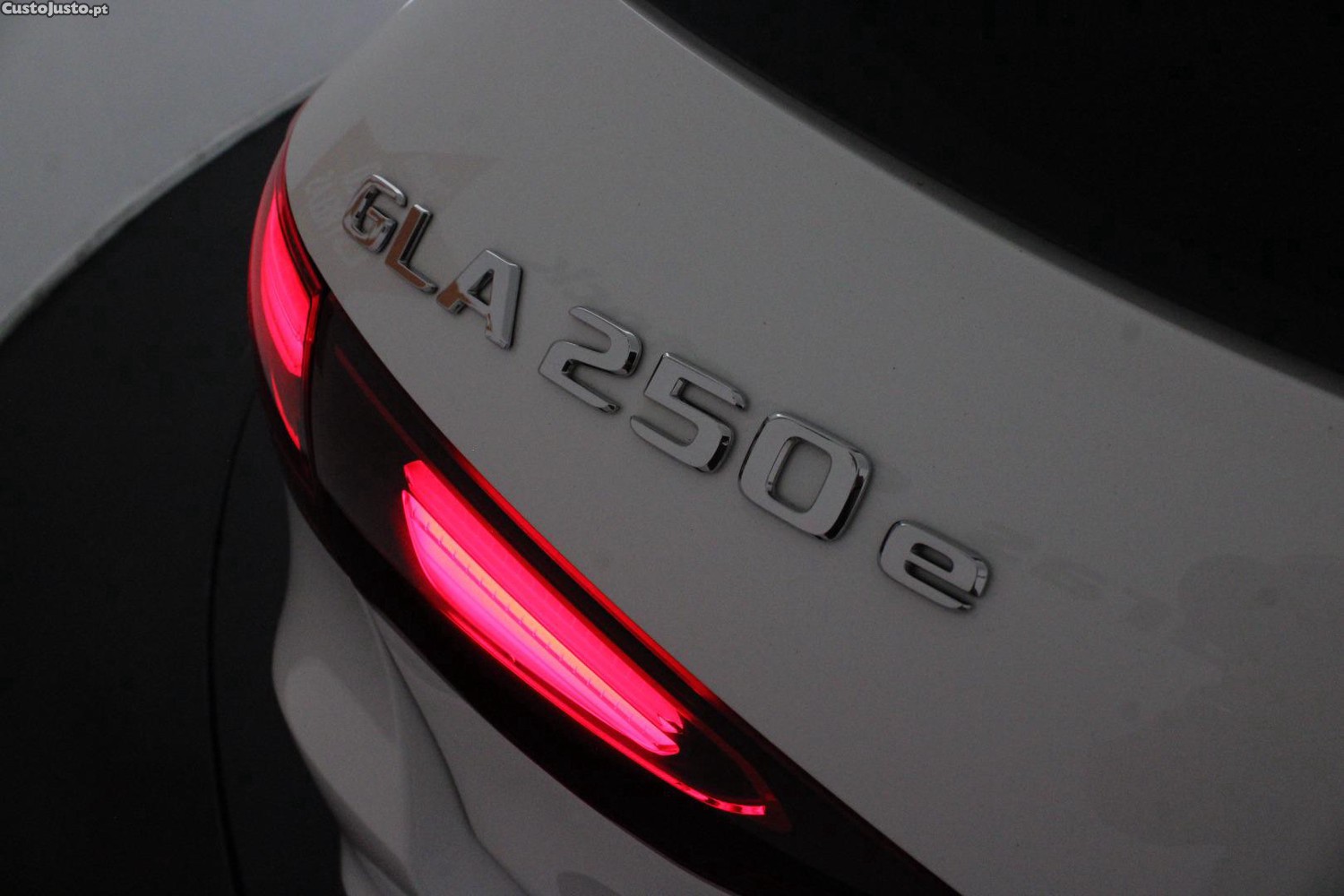 Mercedes-Benz GLA 250 E AMG PHEV — fotografia 4