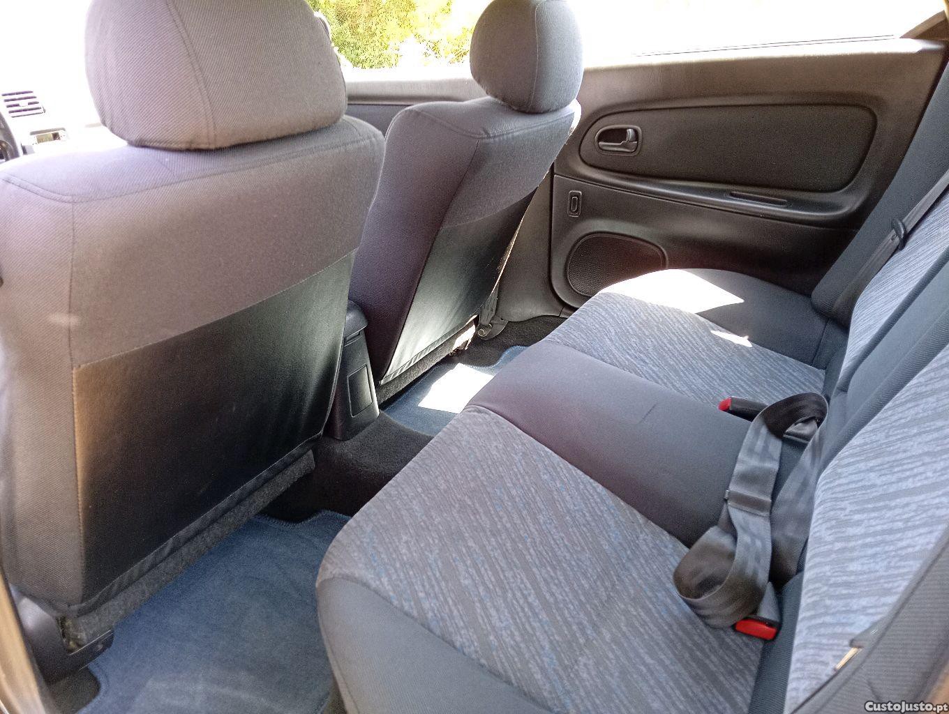 Mazda 323 F 1.5 — fotografia 2