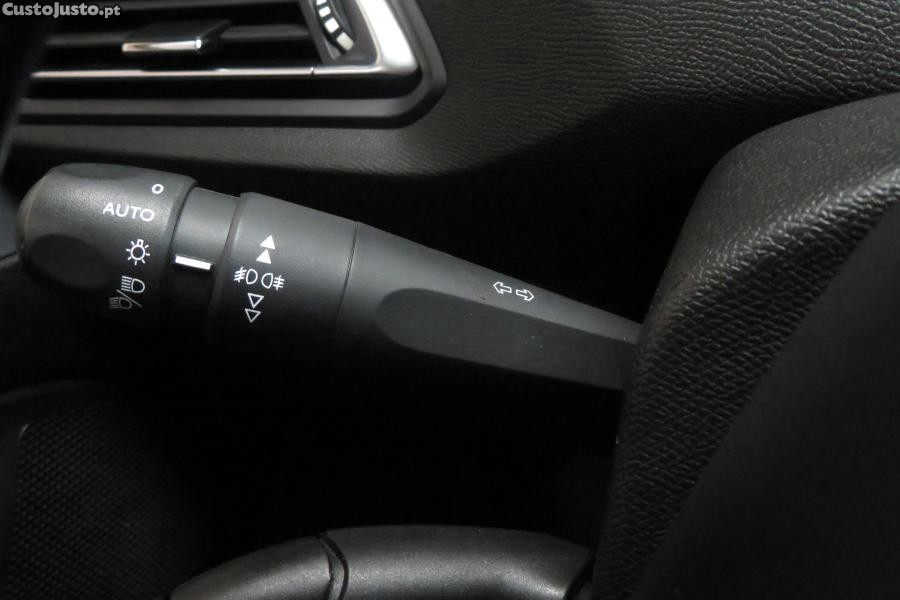 Peugeot 308 1.5 BlueHDi Style — fotografia 13