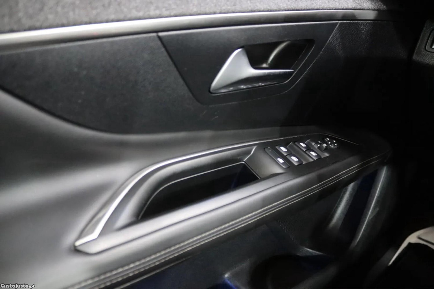 Peugeot 3008 1.2 PureTech Allure — fotografia 3