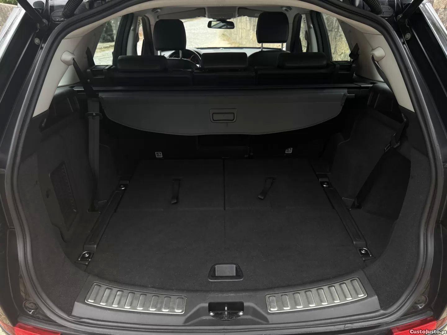 Land Rover Discovery 2.0 ed4 — fotografia 3