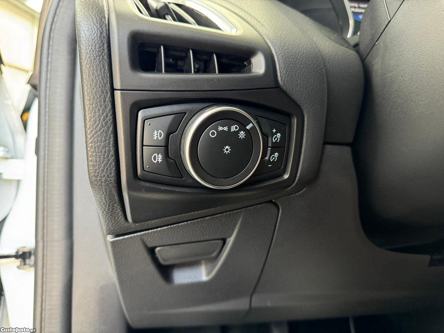Ford Focus 1.0 SCTi Titanium — fotografia 12