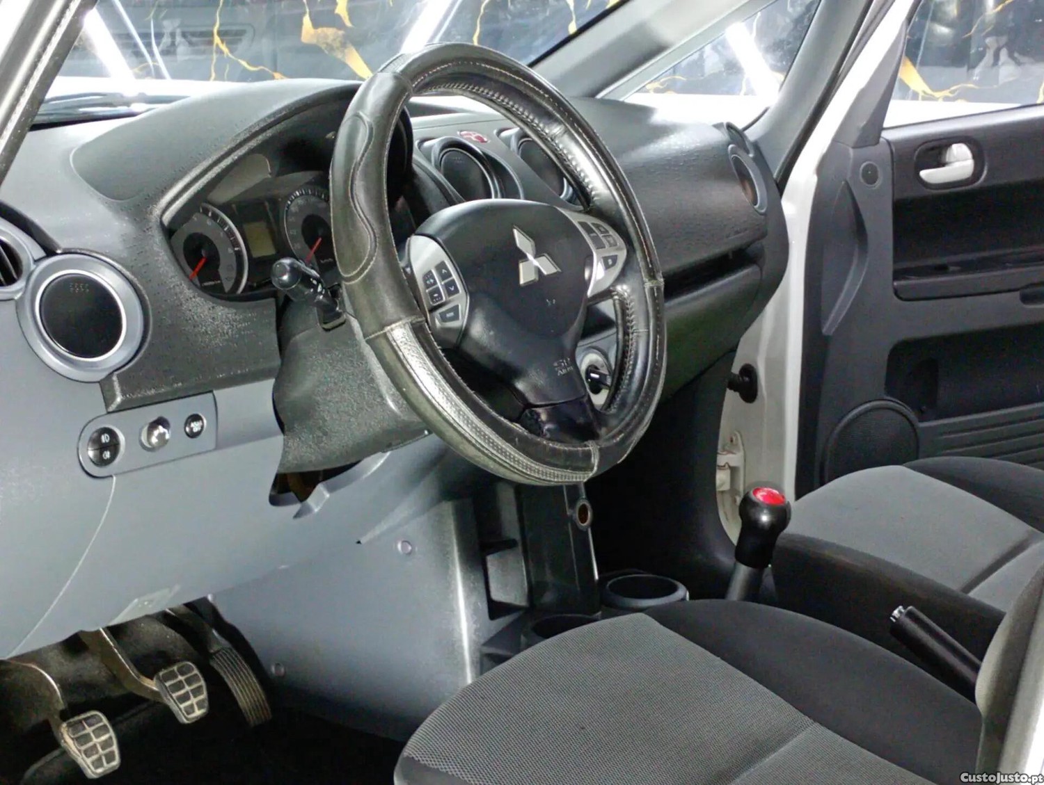 Mitsubishi Colt 1.3 Instyle — fotografia 19