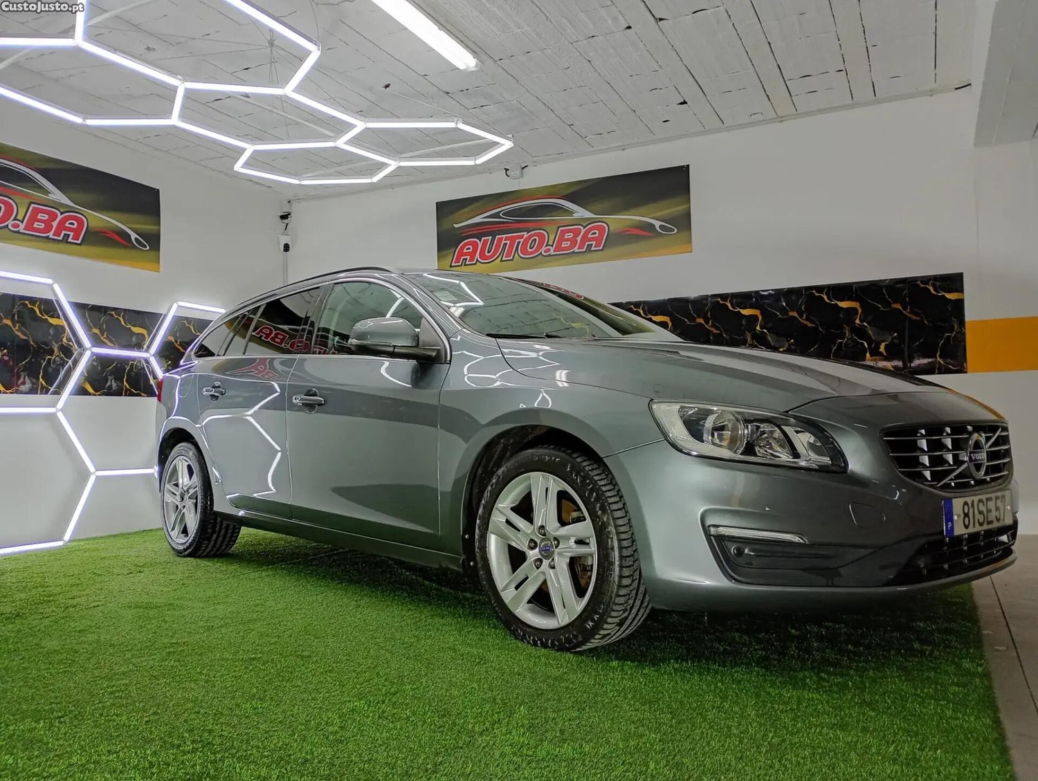 Volvo V60 2.0 D2 R-Design Momentum — fotografia 17