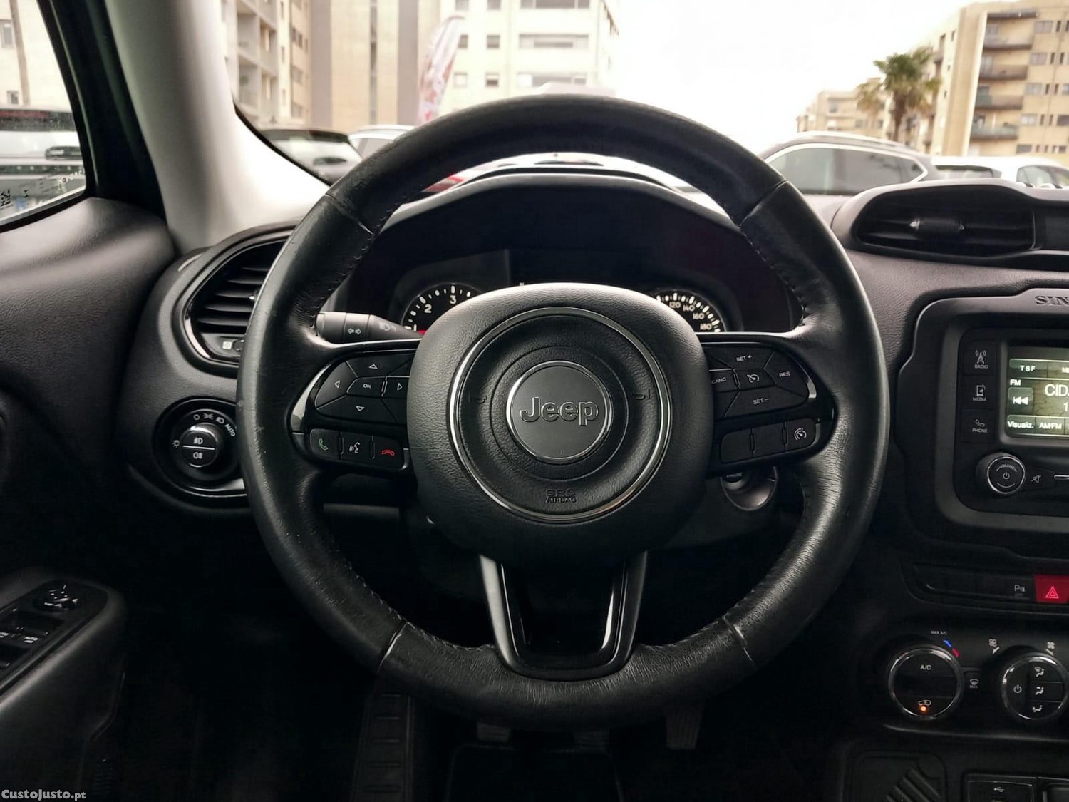 Jeep Renegade 1.6 MJD Night Eagle — fotografia 9