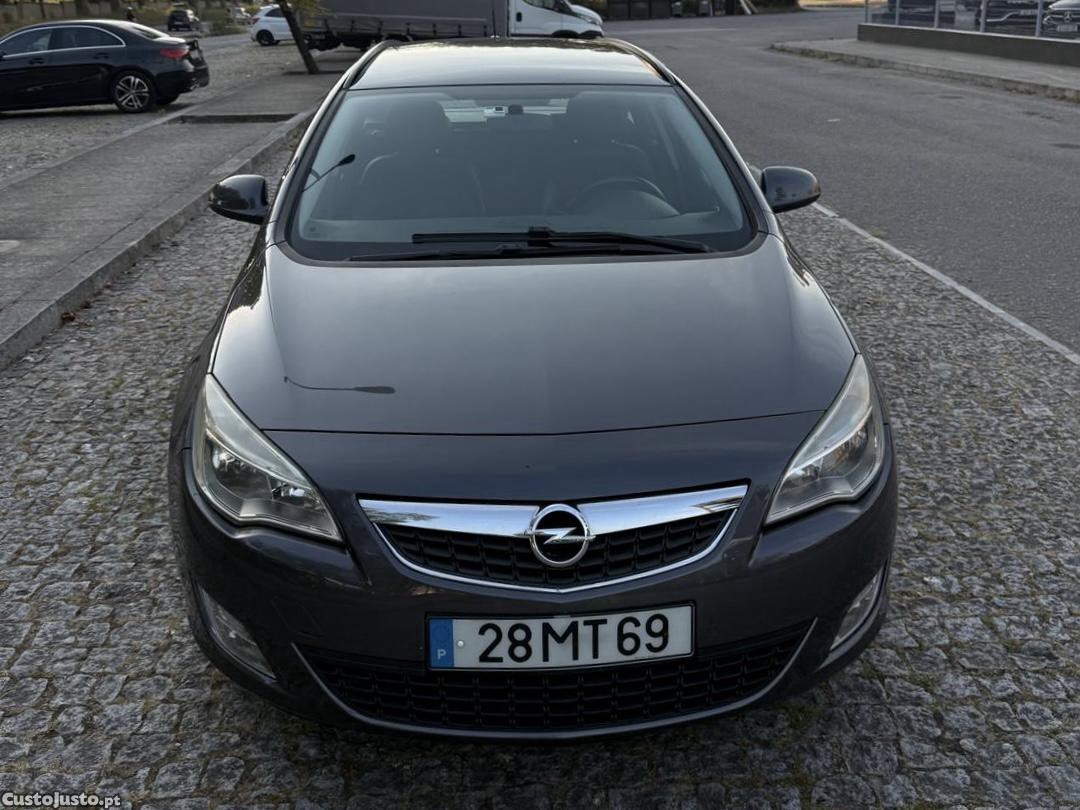 Opel Astra Sports Tourer — fotografia 2