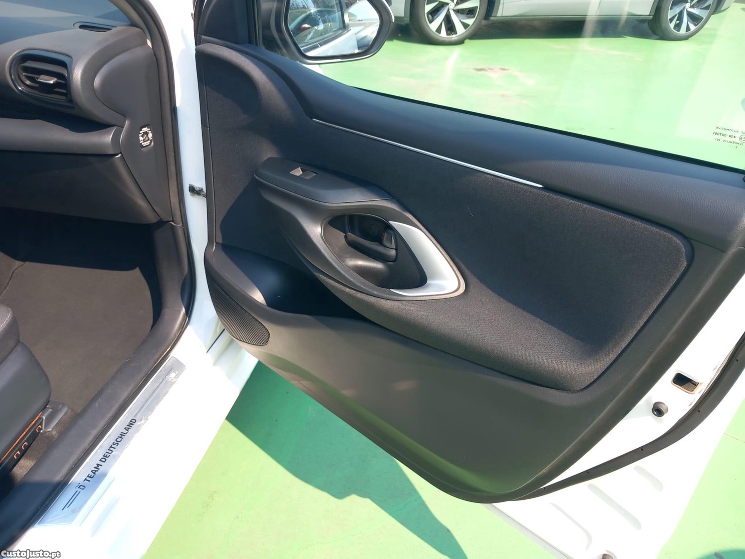 Toyota Yaris 1.5 HDF Exclusive — fotografia 16
