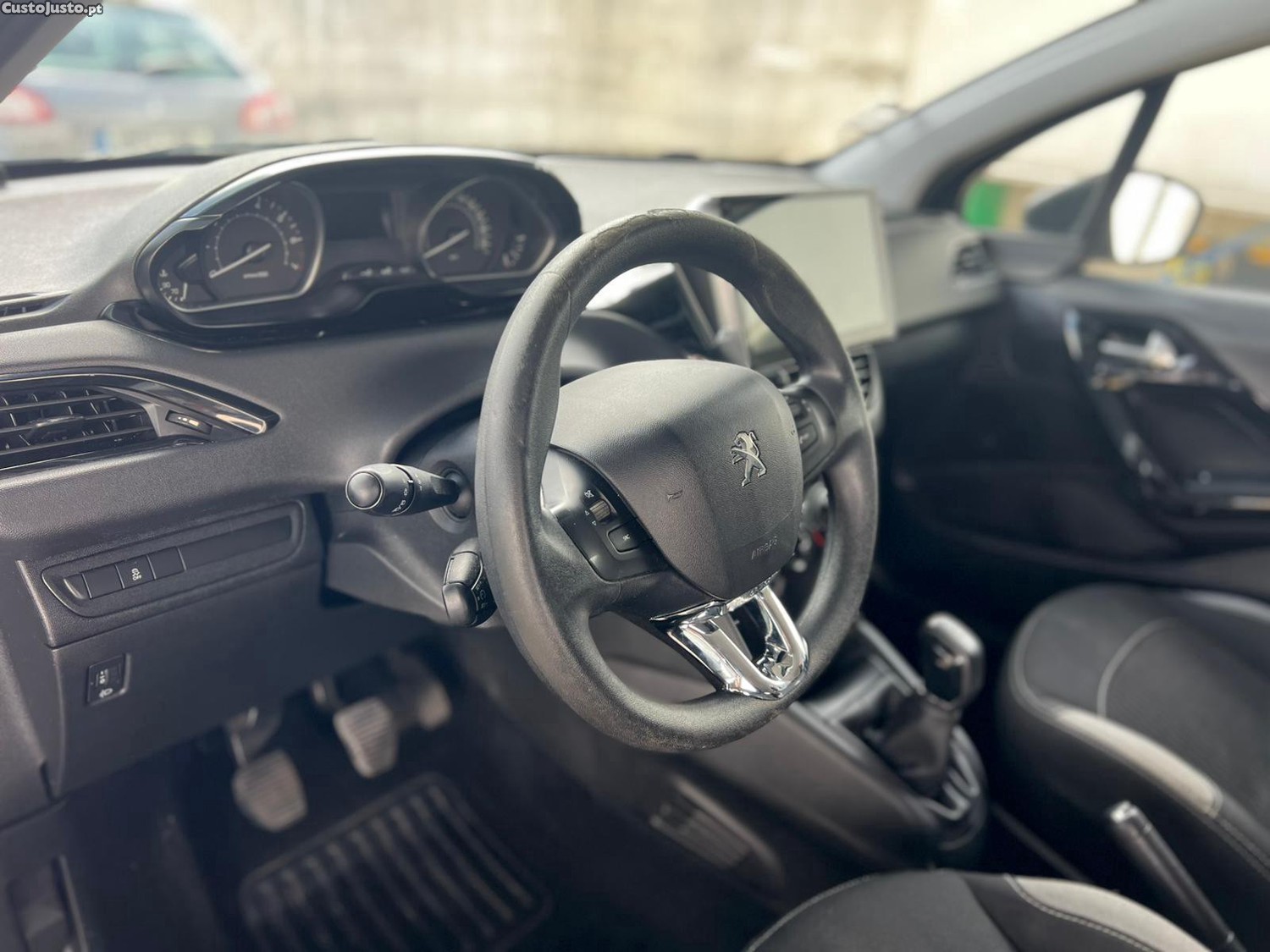 Peugeot 208 1.2 PURE TECH — fotografia 5