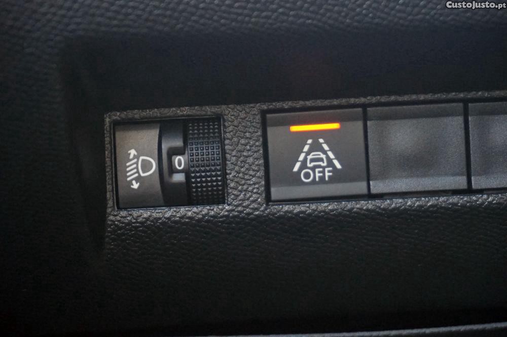 Peugeot 2008 1.2 PureTech Allure — fotografia 15