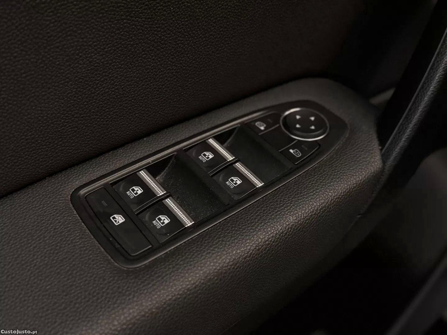 Renault Captur 1.6 e-tech plug-in intens — fotografia 11