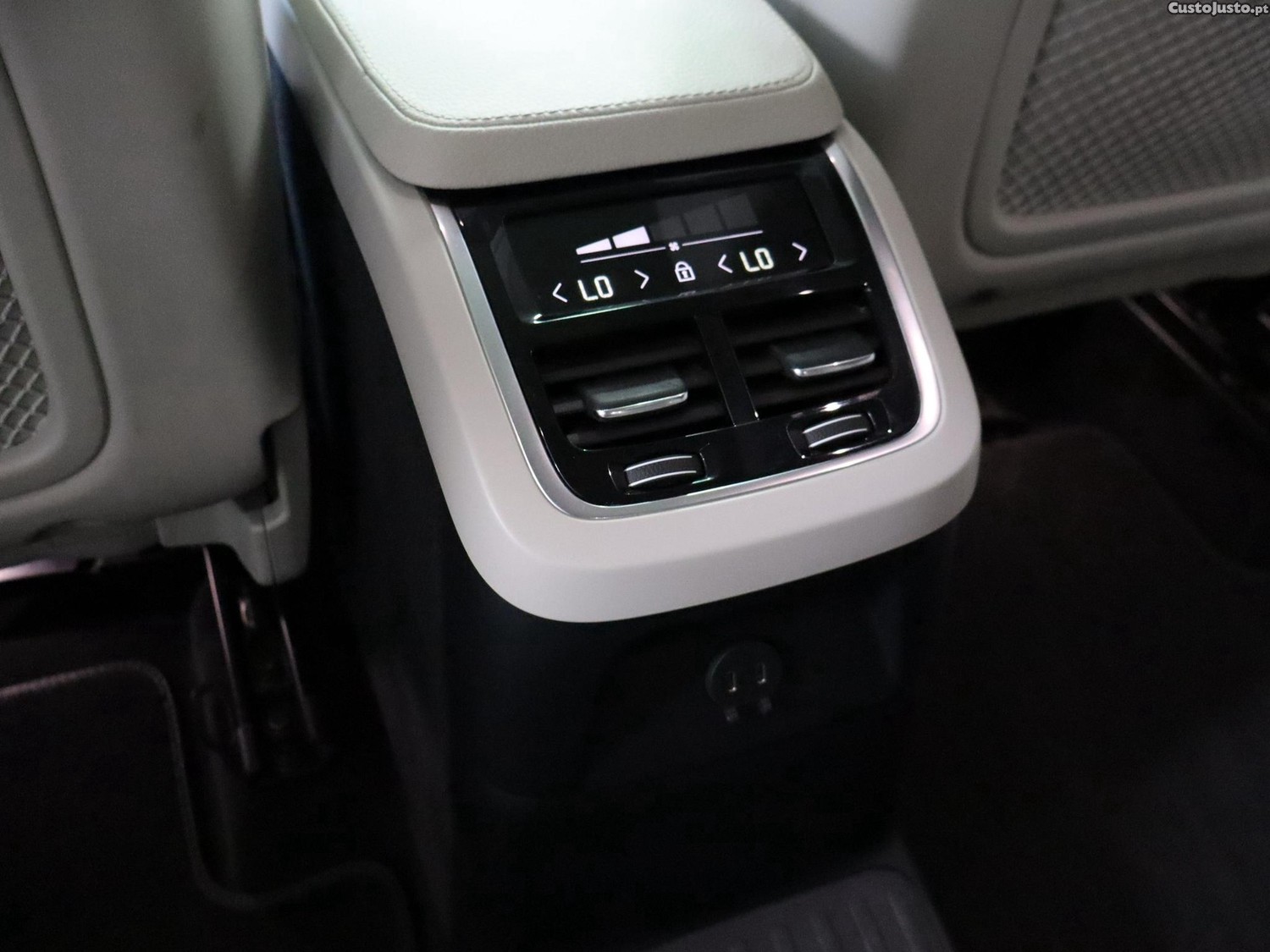 Volvo XC 90 2.0 T8 PHEV Inscription AWD — fotografia 16