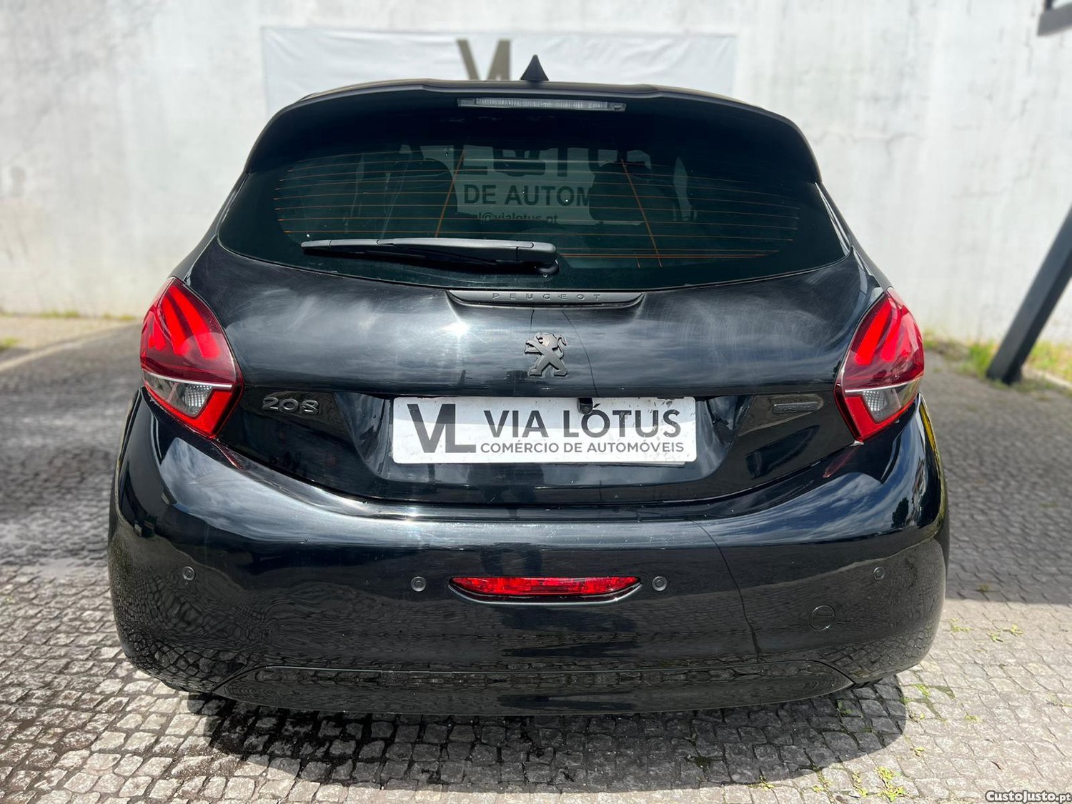 Peugeot 208 1.2 PURE TECH — fotografia 9