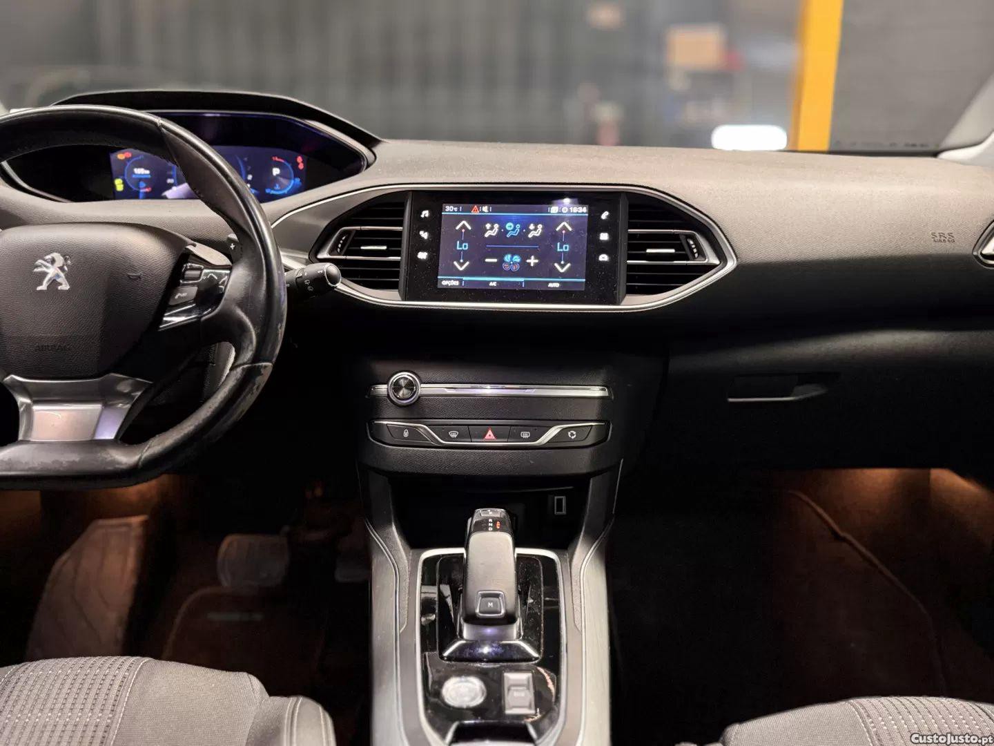 Peugeot 308 1.5 bluehdi style eat8 — fotografia 15