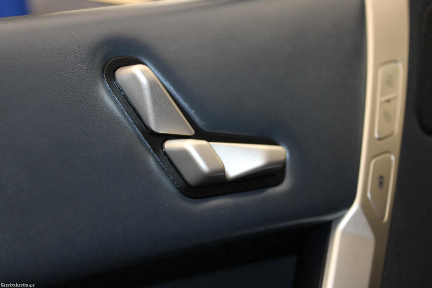 BMW iX XDRIVE 40 PACK DESPORTIVO — fotografia 18