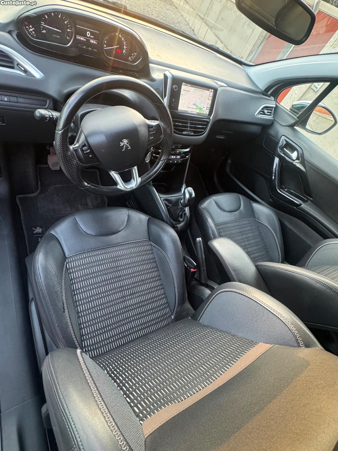 Peugeot 208 Allure — fotografia 3