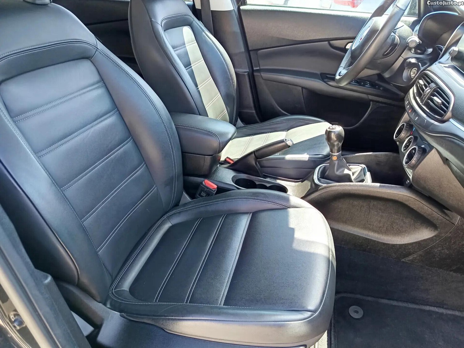 Fiat Tipo 1.3 M-Jet Sport — fotografia 12