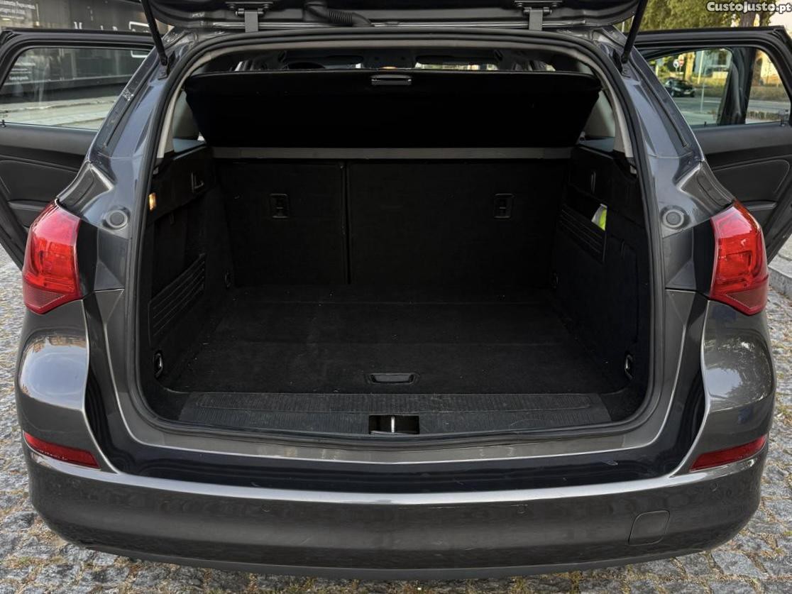 Opel Astra Sports Tourer — fotografia 3