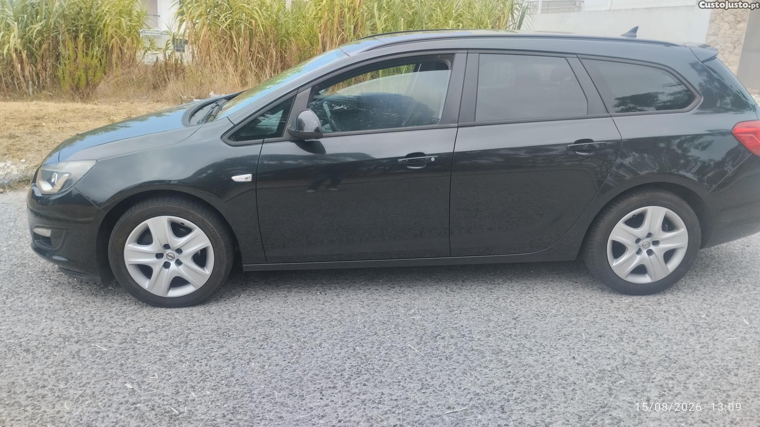 Opel Astra Sports Tourer 1.6 CDTI — fotografia 11