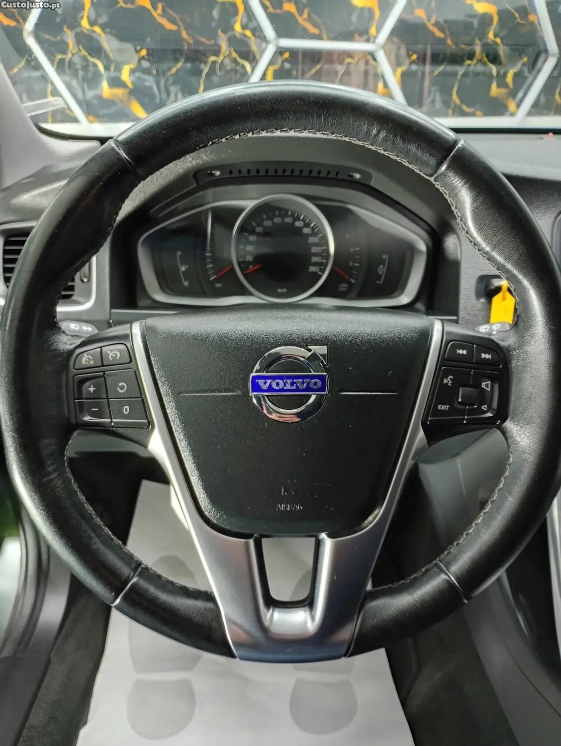 Volvo V60 2.0 D2 R-Design Momentum — fotografia 10