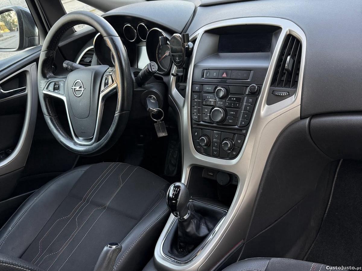 Opel Astra Sports Tourer — fotografia 7