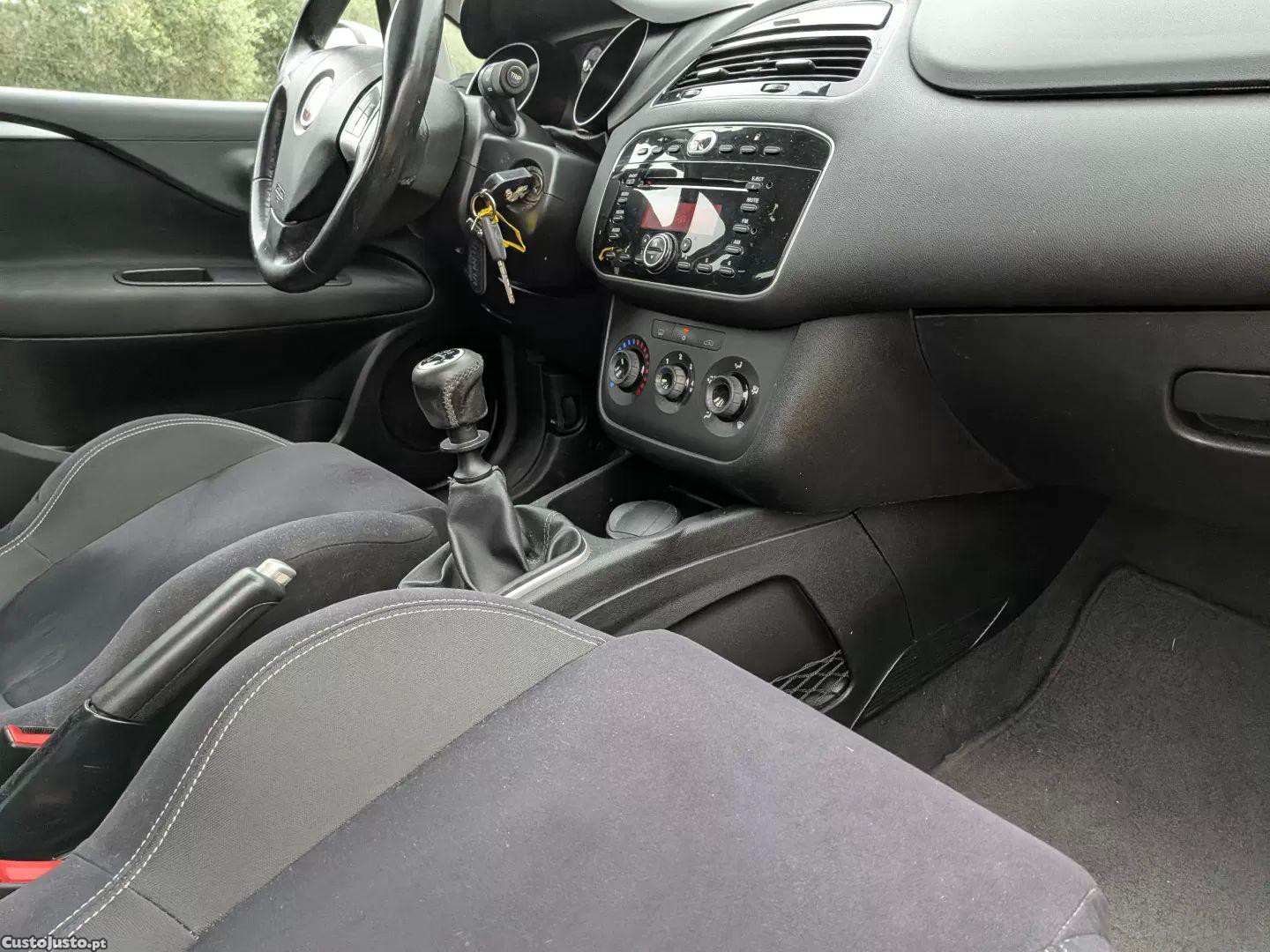 Fiat Punto 1.4 lounge gpl — fotografia 3