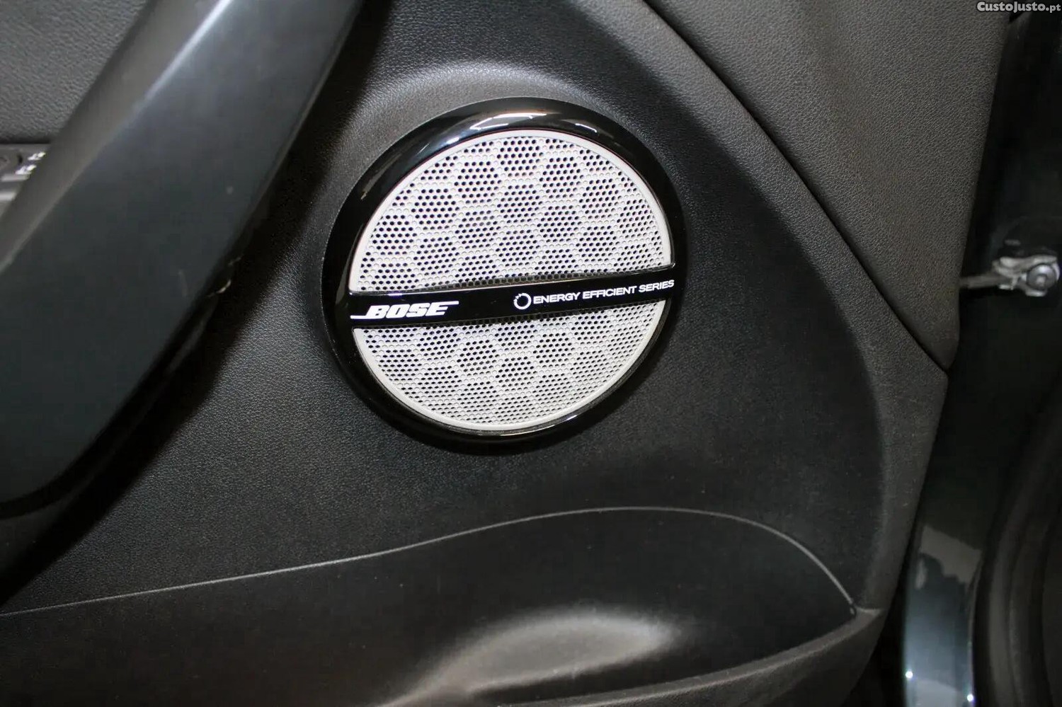 Renault Mégane 1.5 Blue dCi Bose Edition EDC — fotografia 4
