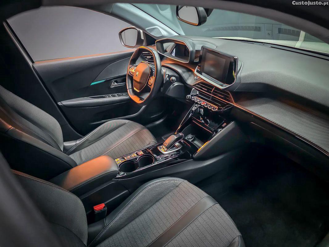 Peugeot 208 1.2 PureTech Allure Pack EAT8 — fotografia 3